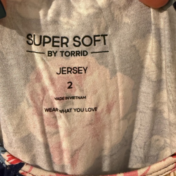 Torrid Multicolor Floral Ruffle Top - Picture 3 of 4